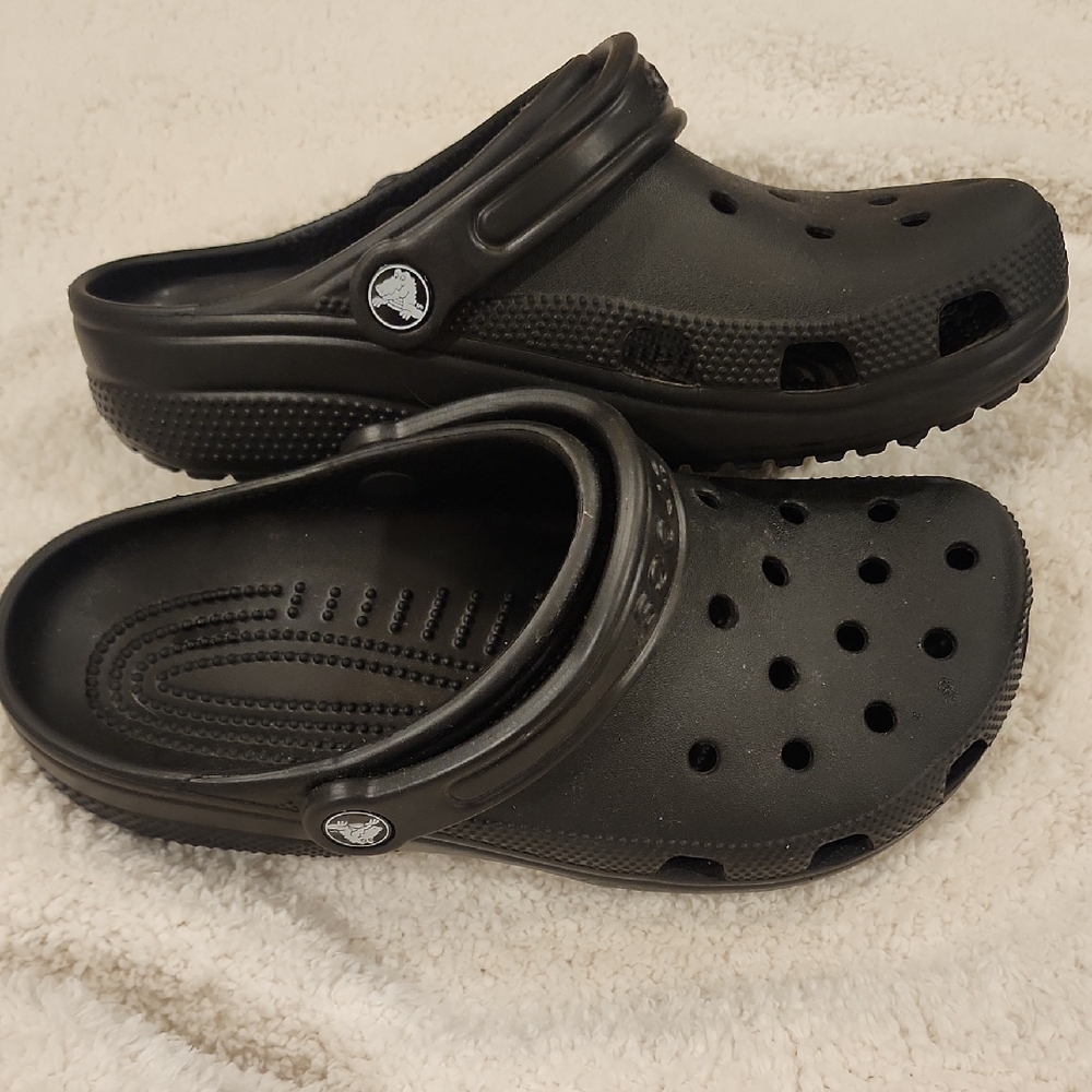 CROCS Black Ventilated Clogs M/6 - W/8 Unisex